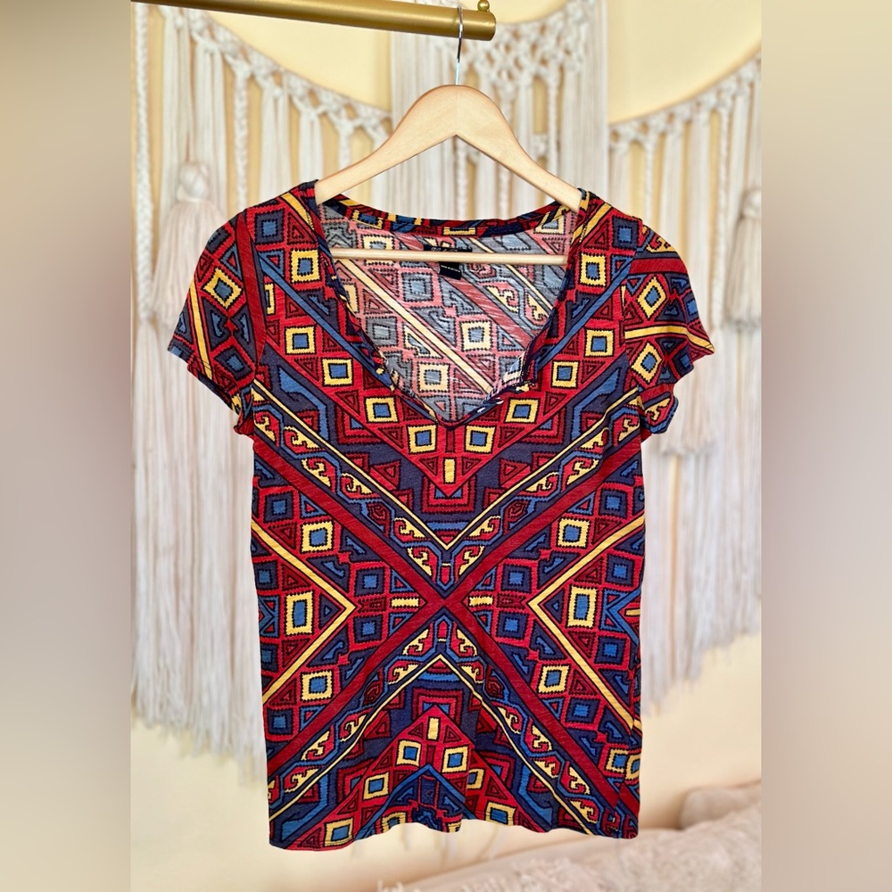 Lucky Brand - Women’s T-shirt Tribal Red Blue Yellow. Sz Small 🌞